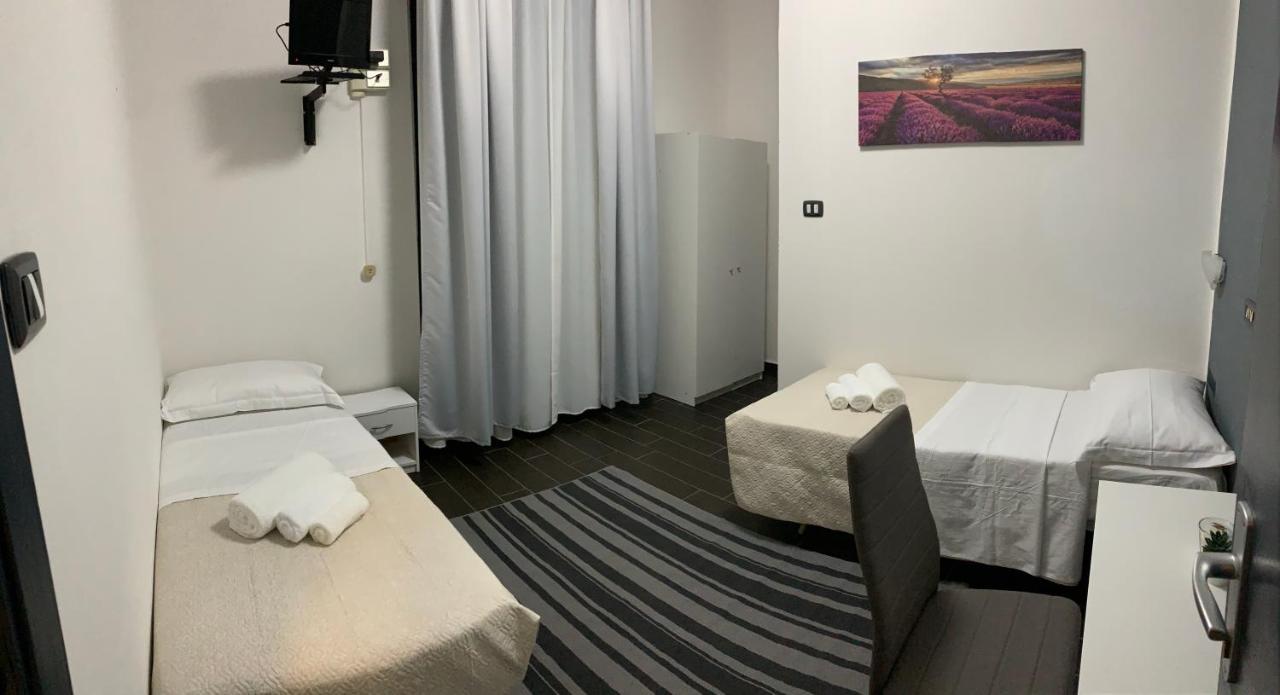 Hotel Neyra Beach Rimini Buitenkant foto