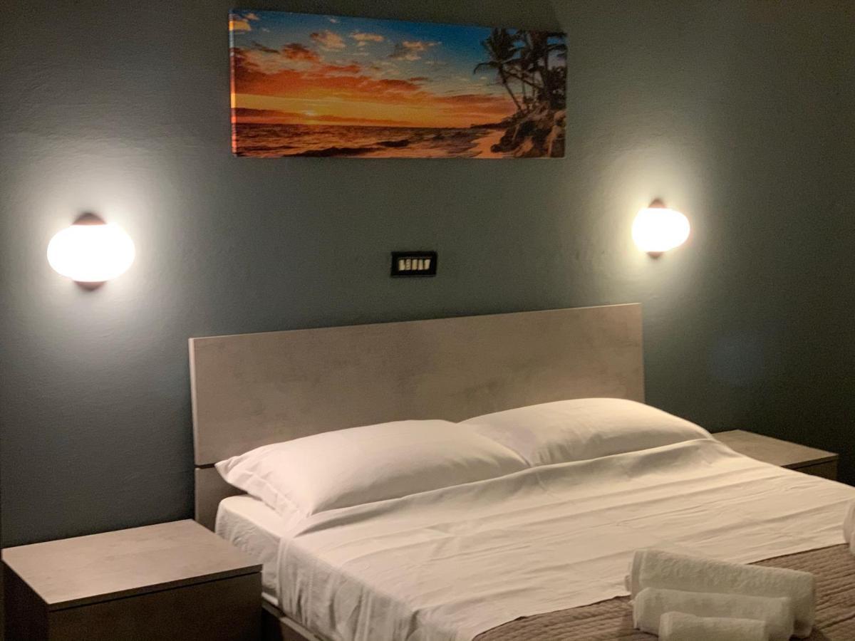 Hotel Neyra Beach Rimini Buitenkant foto