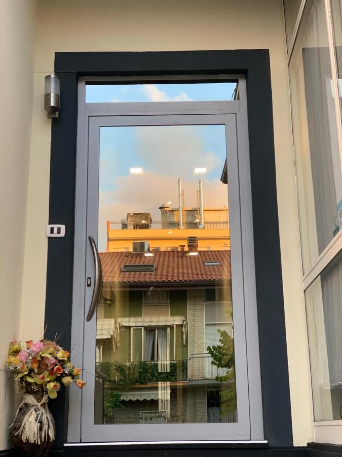 Hotel Neyra Beach Rimini Buitenkant foto