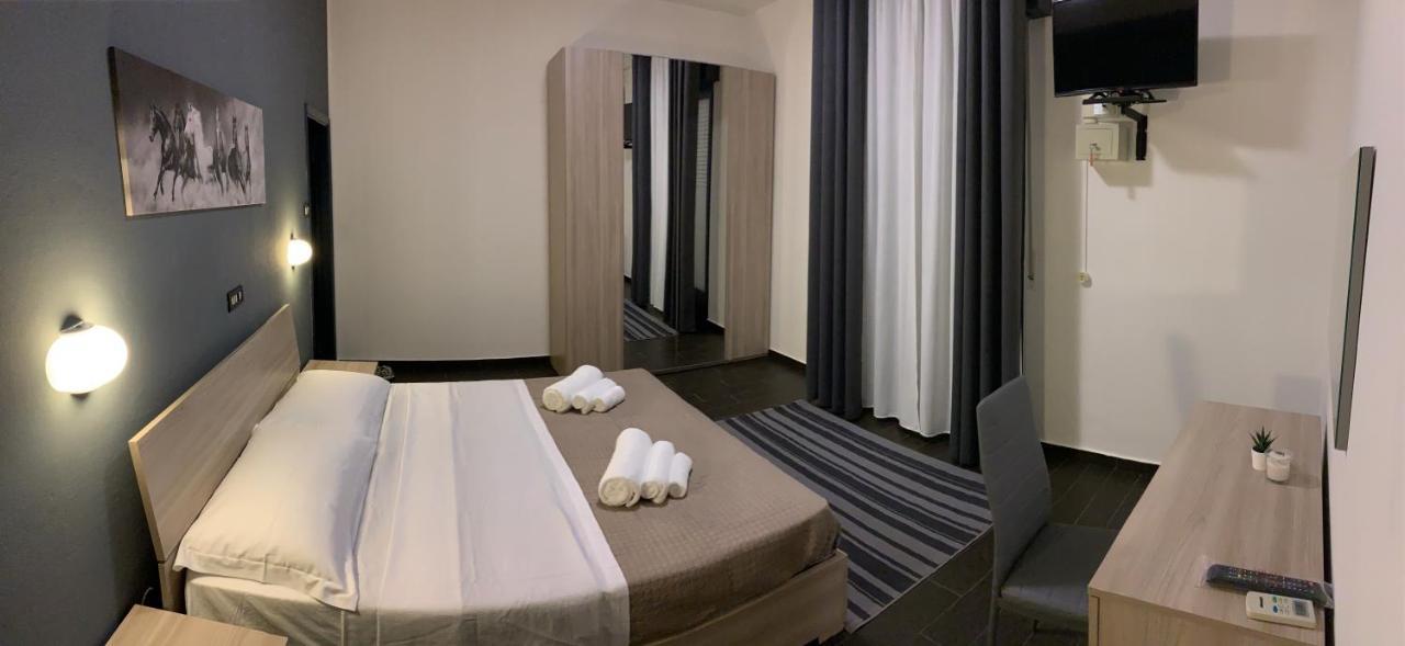 Hotel Neyra Beach Rimini Buitenkant foto