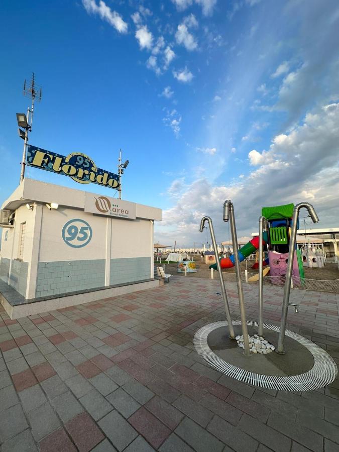 Hotel Neyra Beach Rimini Buitenkant foto