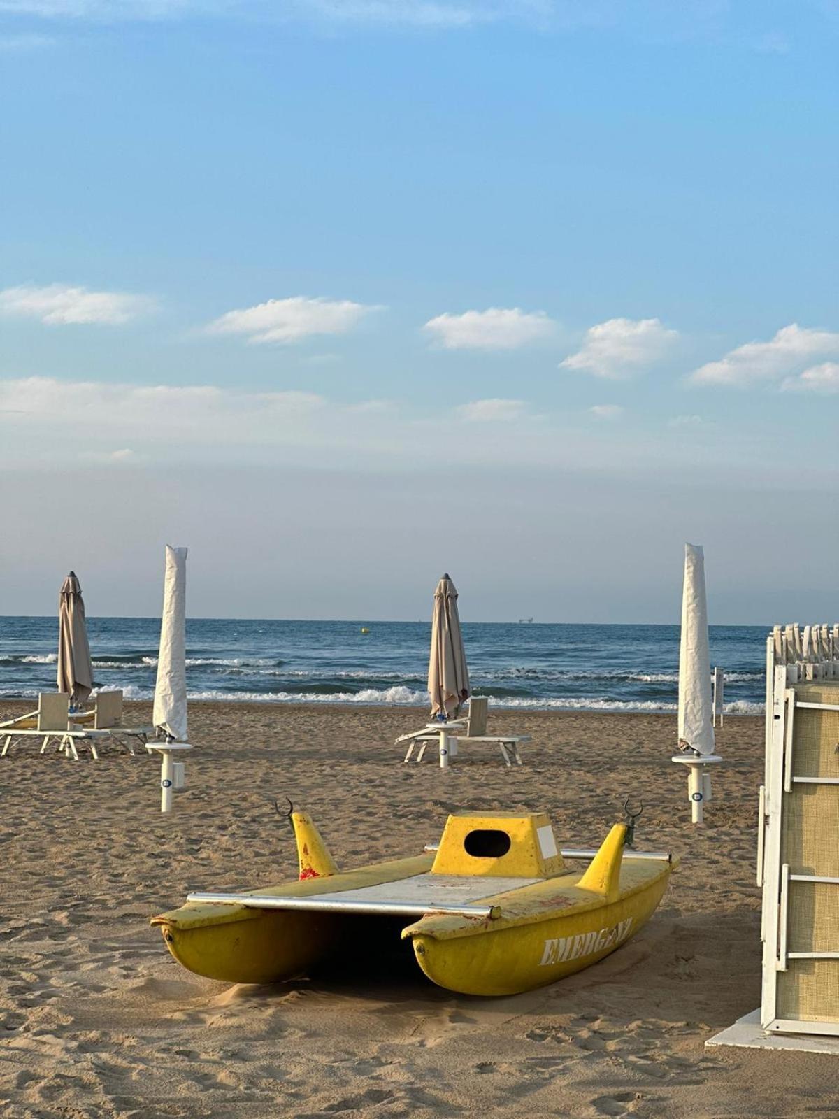 Hotel Neyra Beach Rimini Buitenkant foto
